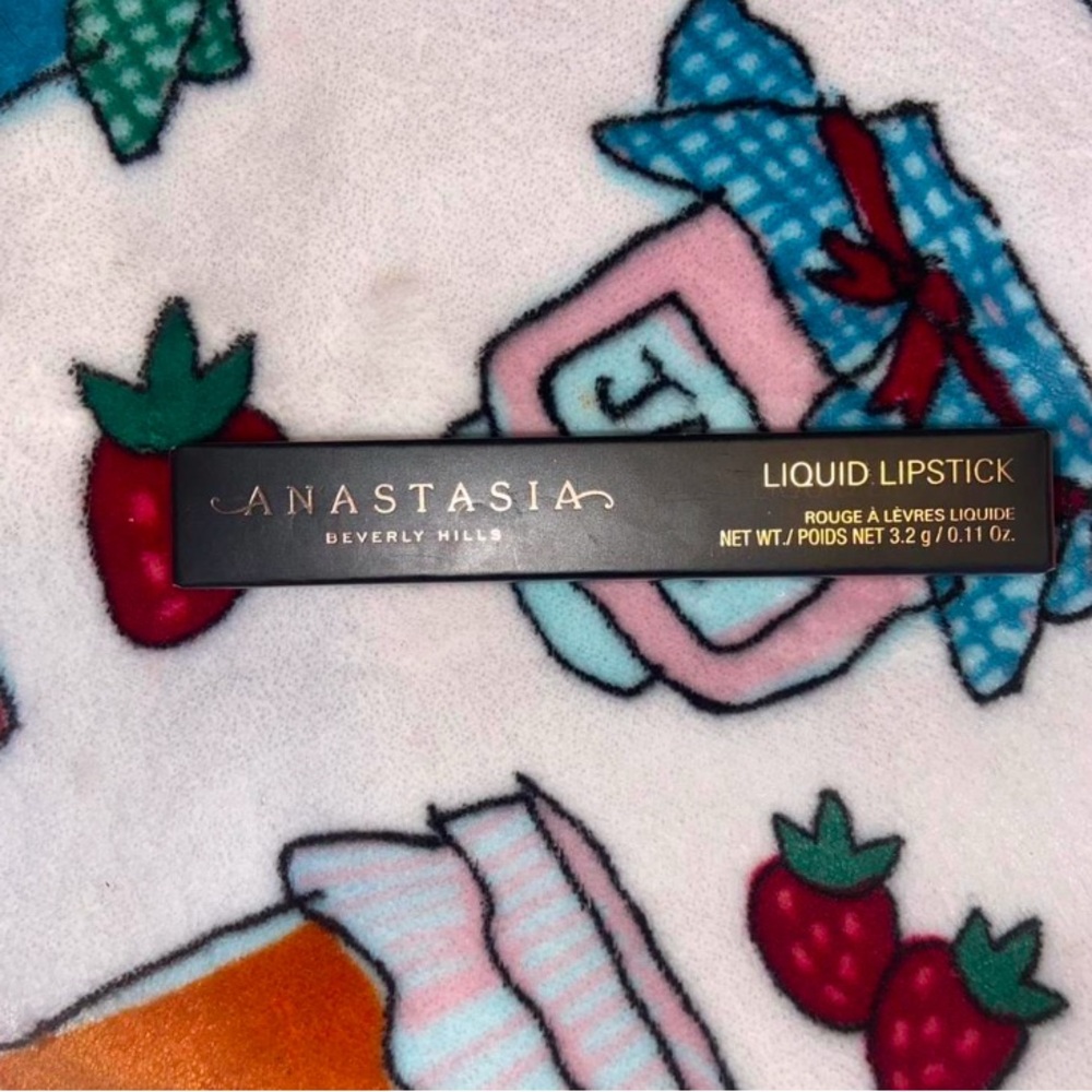 Anastasia Beverly Hills liquid lipstick in shade "Poet"